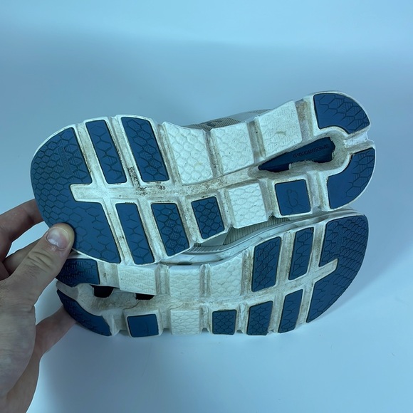 On Cloudrunner - Picture 5 of 6